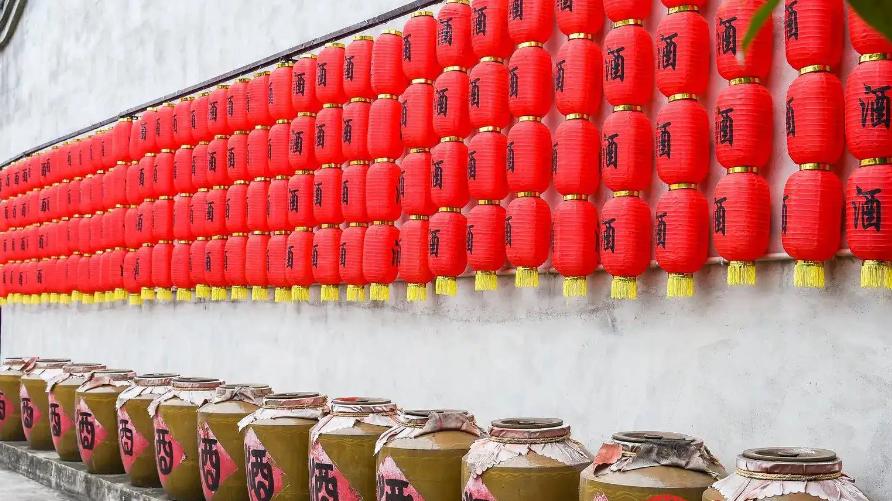 CIARRA获融资；庄园牧场退市；星巴克官宣新任CEO