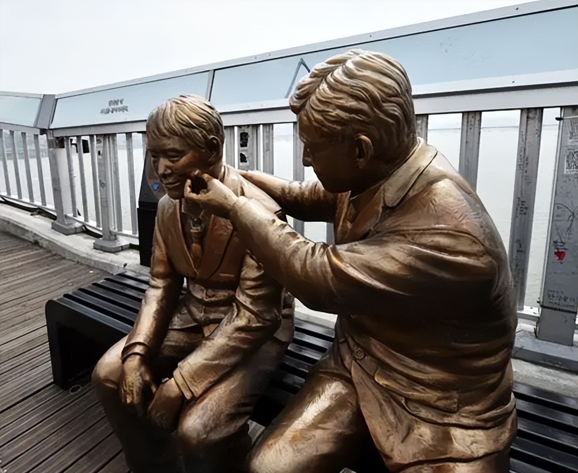 体坛名将自杀：韩国楼市，崩了？