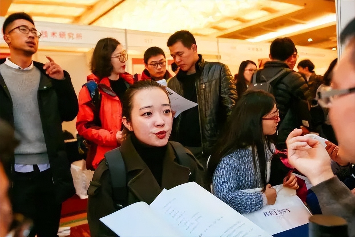 海归高才生，为啥回国找不到工作？在美华人敢讲真话：颠覆认知！