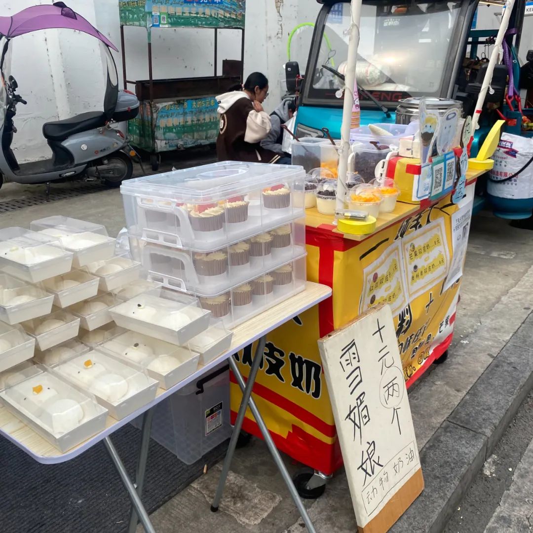 年轻人辞去大厂的工作去摆地摊 (离职去摆摊怎么样)