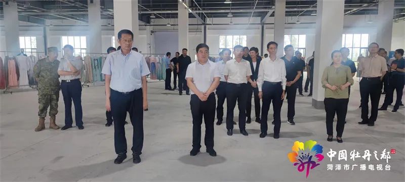 主要领导实地考察项目建设,县委书记带队观摩项目建设