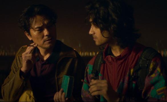 一部《手卷烟》，看尽了香港黑帮的末路，也看透了人性的深度