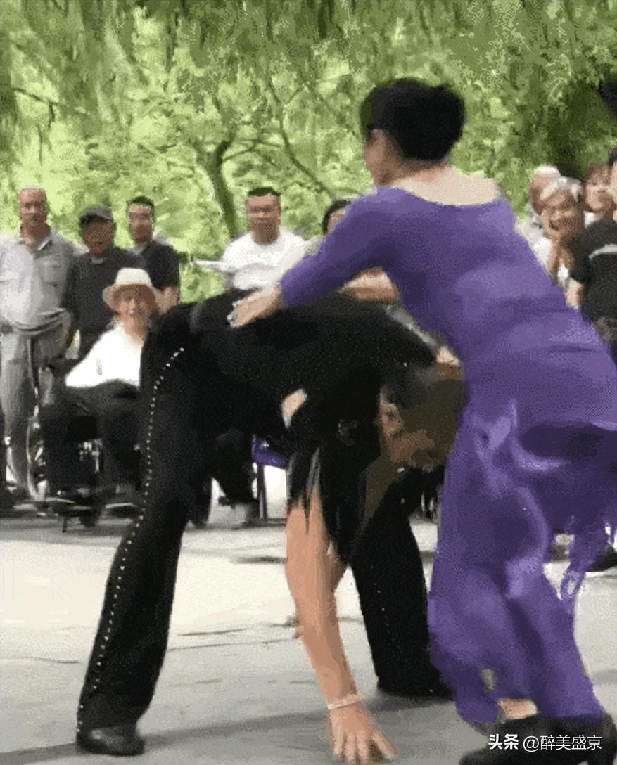 沈阳劳动公园曝光不文明行为,城管整治沈阳劳动公园