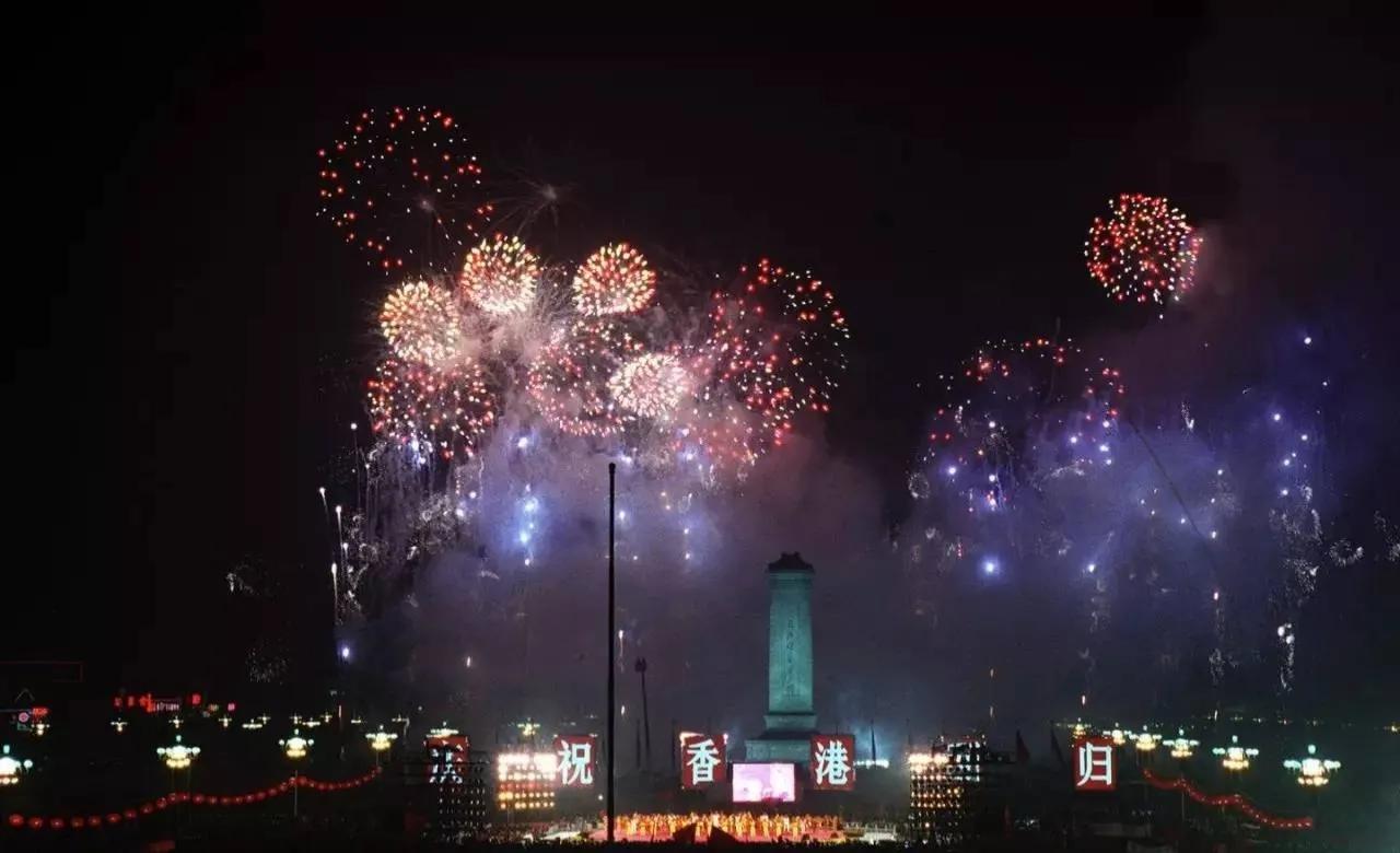 *小平邓**说香港“50年不变”是什么意思，为什么偏偏是50年？