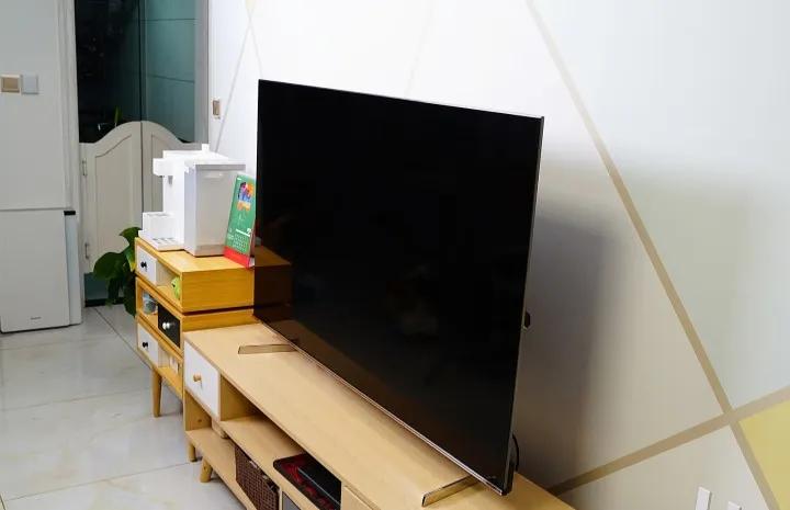 现在电视机几乎成为了摆设,电视机基本都成了摆设