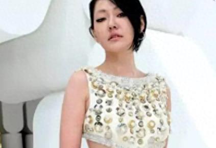 半露*裤内**和下胸？这些女明星派真是把“诱惑”推到了极限