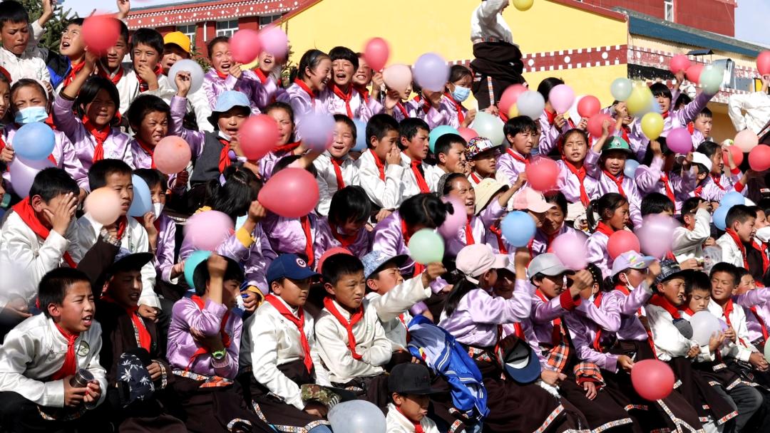 玛曲县藏族小学足球比赛,玛曲县第二藏族小学足球比赛