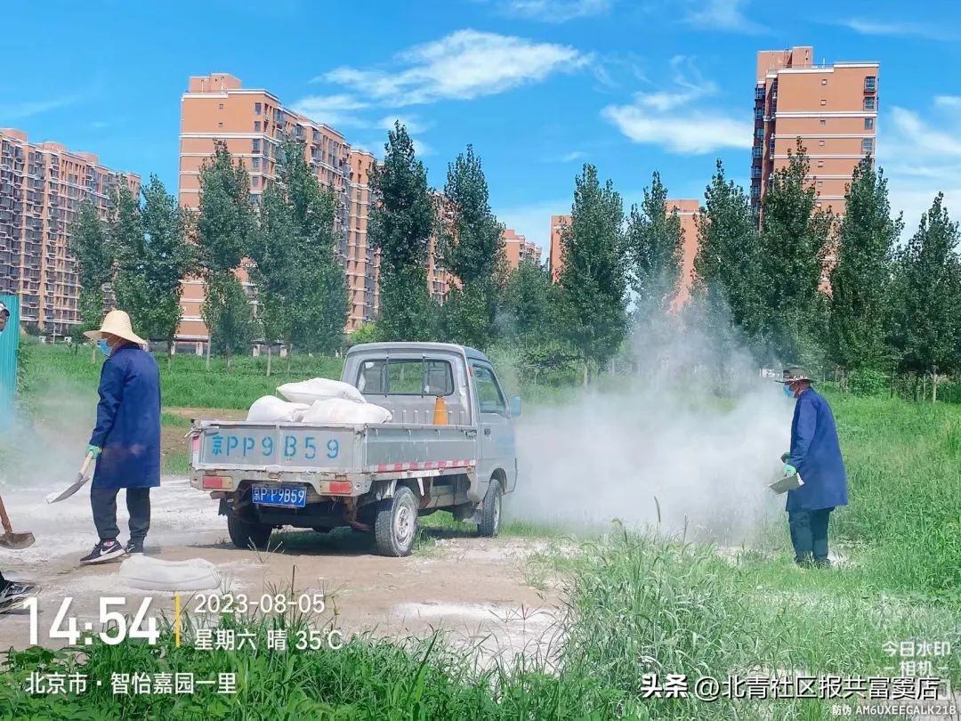 武警官兵协助清理淤泥50余吨,清淤抢险工作