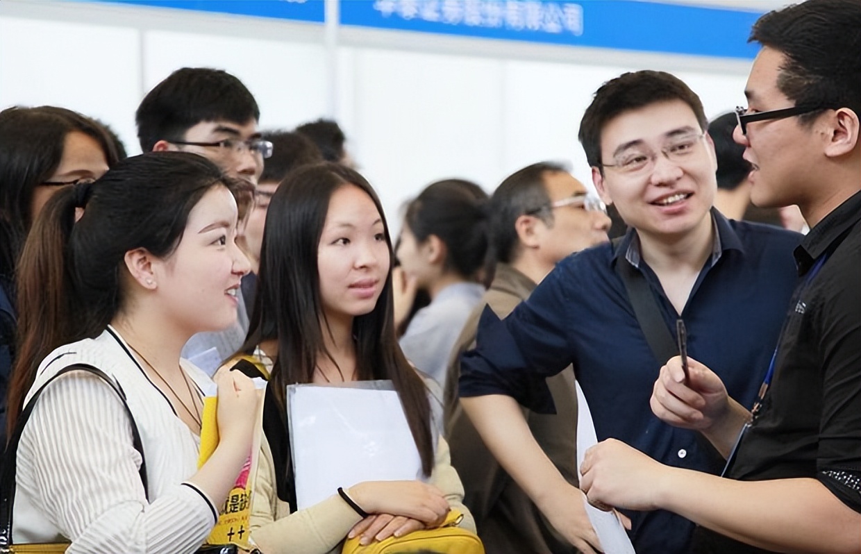 本科毕业难就业的十大专业,本科十大高薪专业出炉