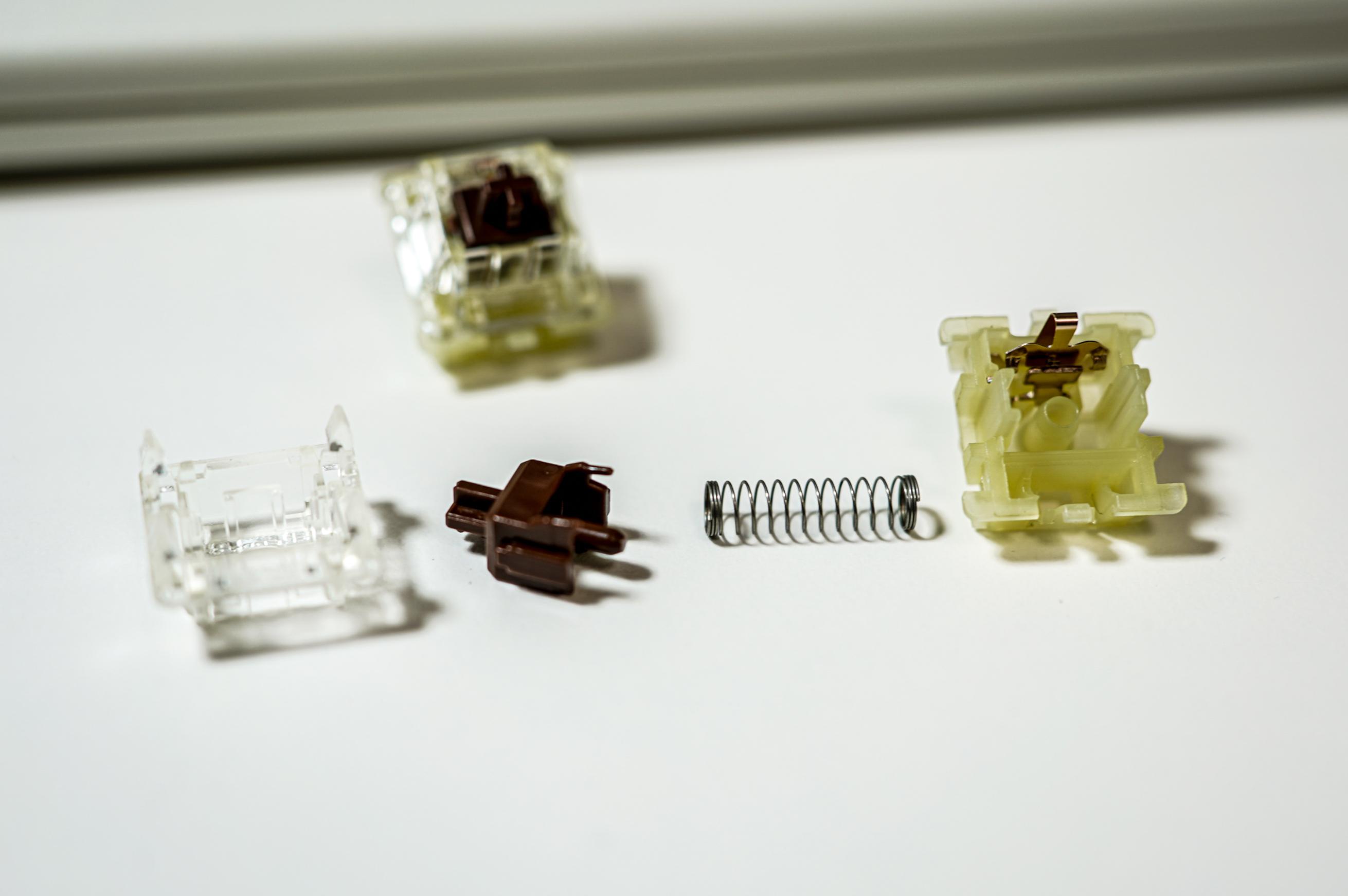 cherry轴入门机械键盘推荐,cherry键盘银轴和茶轴对比