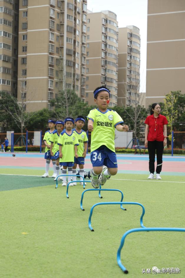 幼儿园亲子足球游戏,濮阳市实验幼儿园亲子嘉年华活动