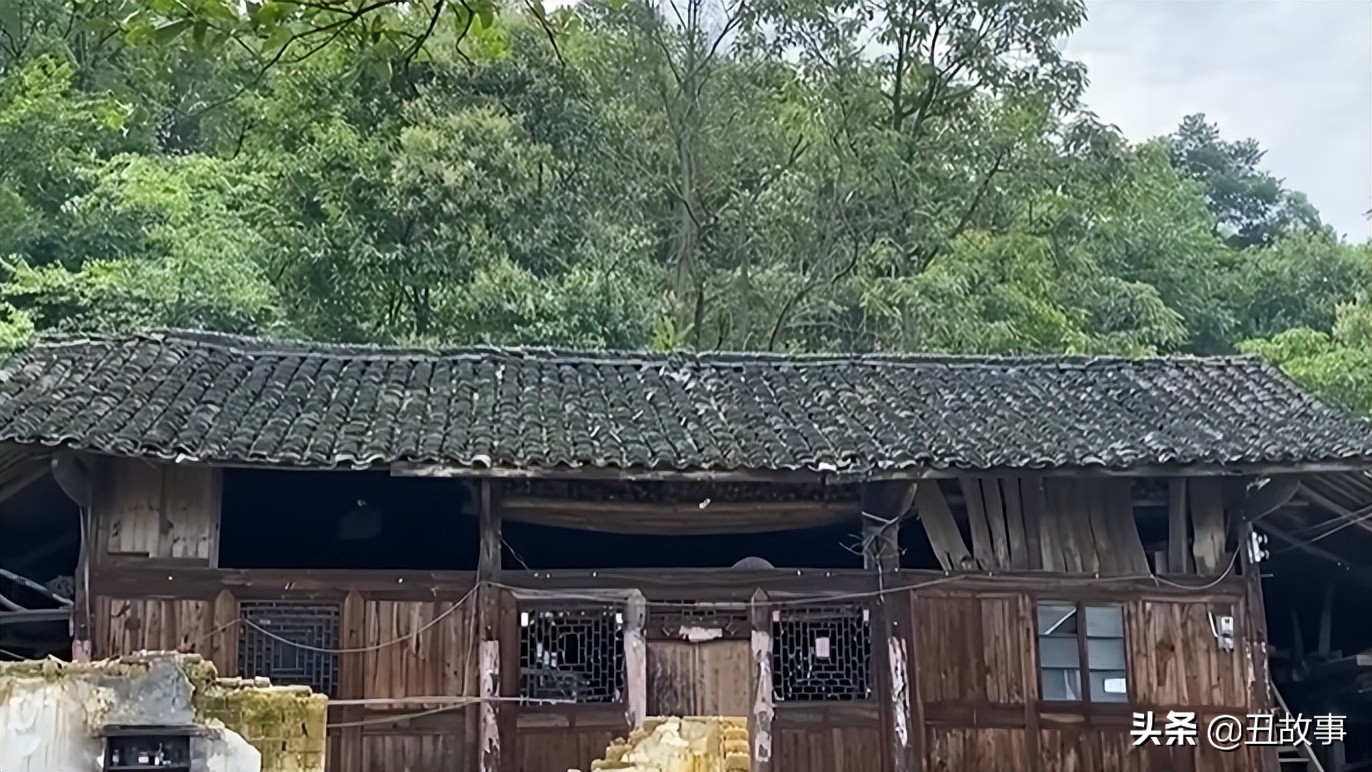 我花了1500元钱，买了一张70年前的遗照，送到千里之外的湖南怀化