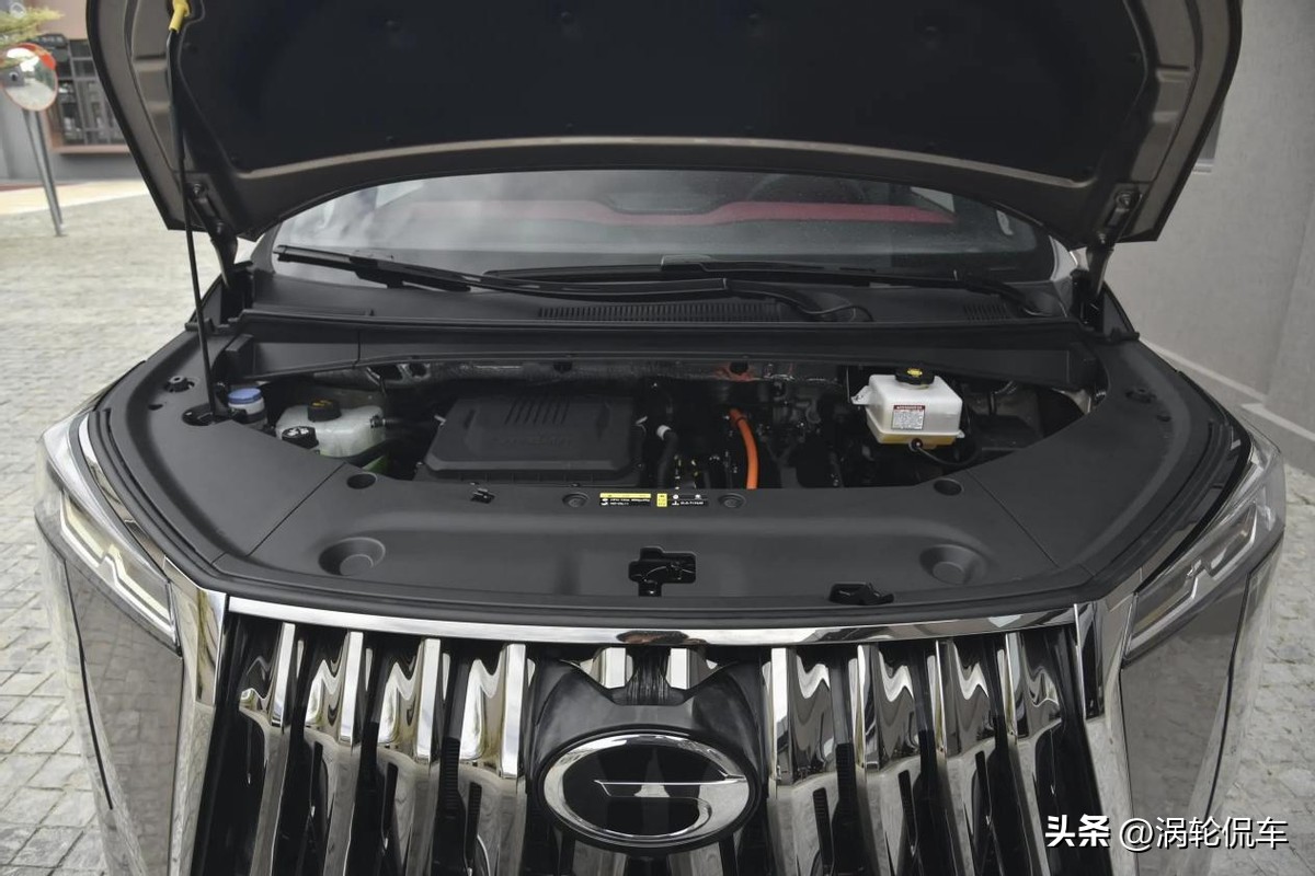 传祺m8这才是豪华mpv该有的样子,国产mpv传祺m8试驾