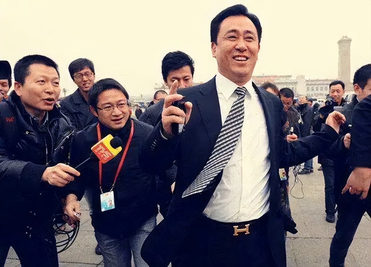 许家印成为被执行人欠债还给吗,许家印投入1600亿建设海花岛视频