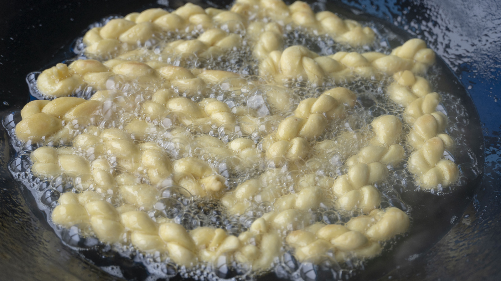 面粉这样做酸甜可口出锅瞬间抢光,面粉的独特做法每一口都酥掉渣