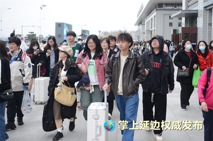 29日到发旅客3.3万人！延吉西站迎客流高峰