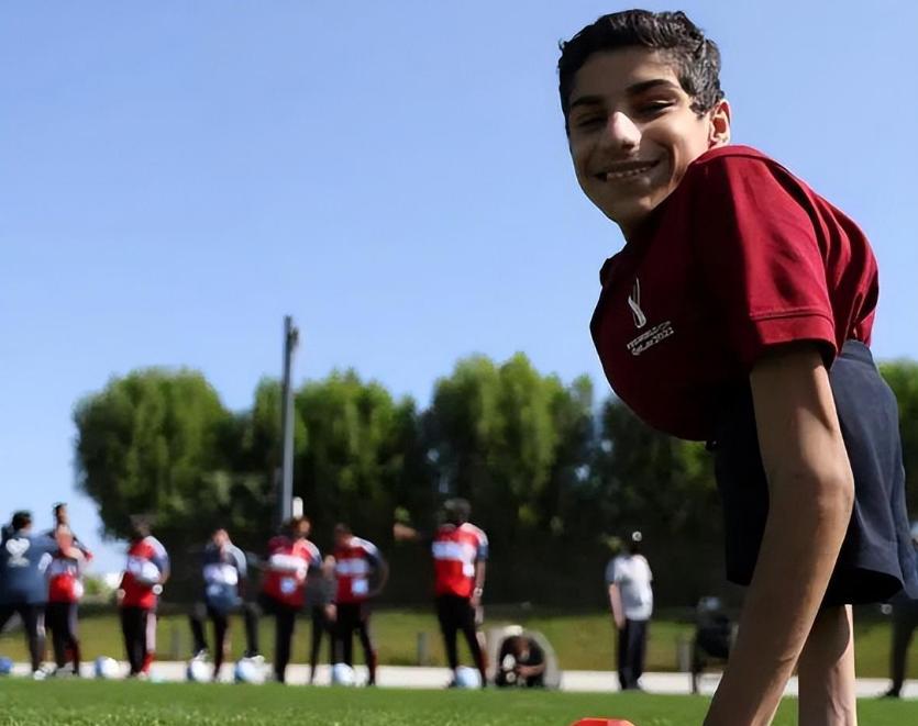 世界杯半身男孩,世界杯上半生少年