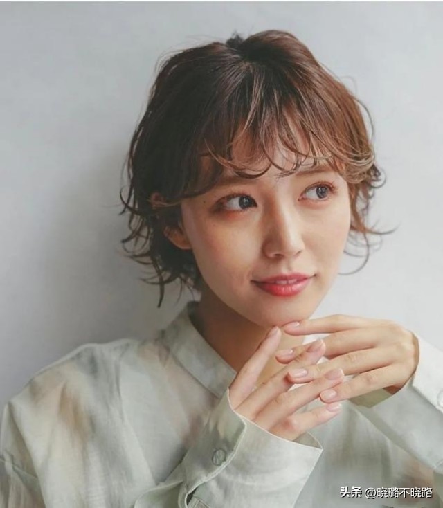 短烫发宋慧乔,宋慧乔烫发发型图片2015款