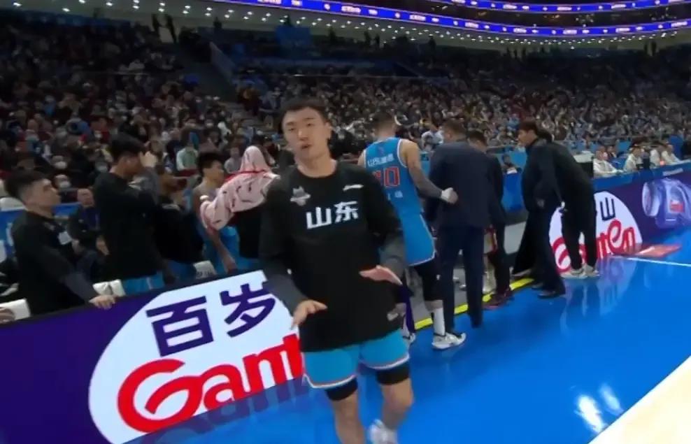 广东赢江苏亏大了，首钢证明外教就是灵，王晗情绪失控和队员冲突