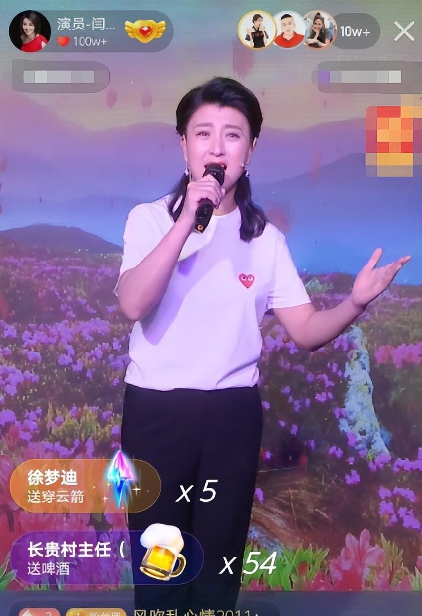 过气演员的窘况:县城忙走穴、直播用怪招,晚节不保,何必呢?