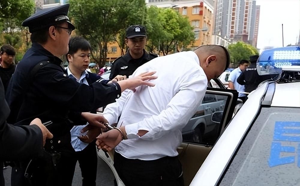 想白嫖，广东一男子花一万请“伴游”，发生关系后又拿回钱跑路