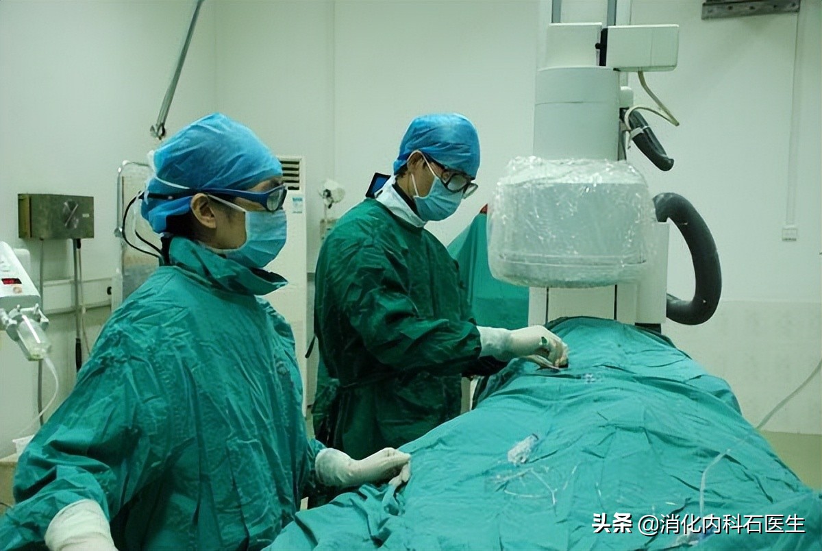 男子胸骨痛检查竟是食管癌,男子胸痛急救成功案例