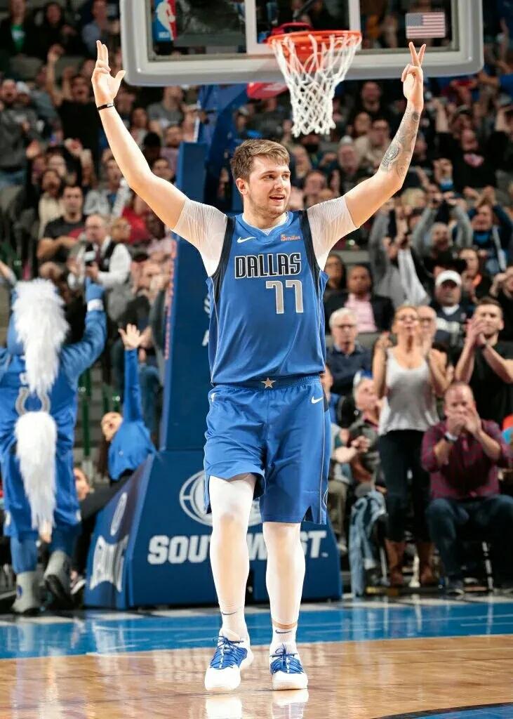 欧文拿掉佳得乐,欧文谈东契奇要攻守一体