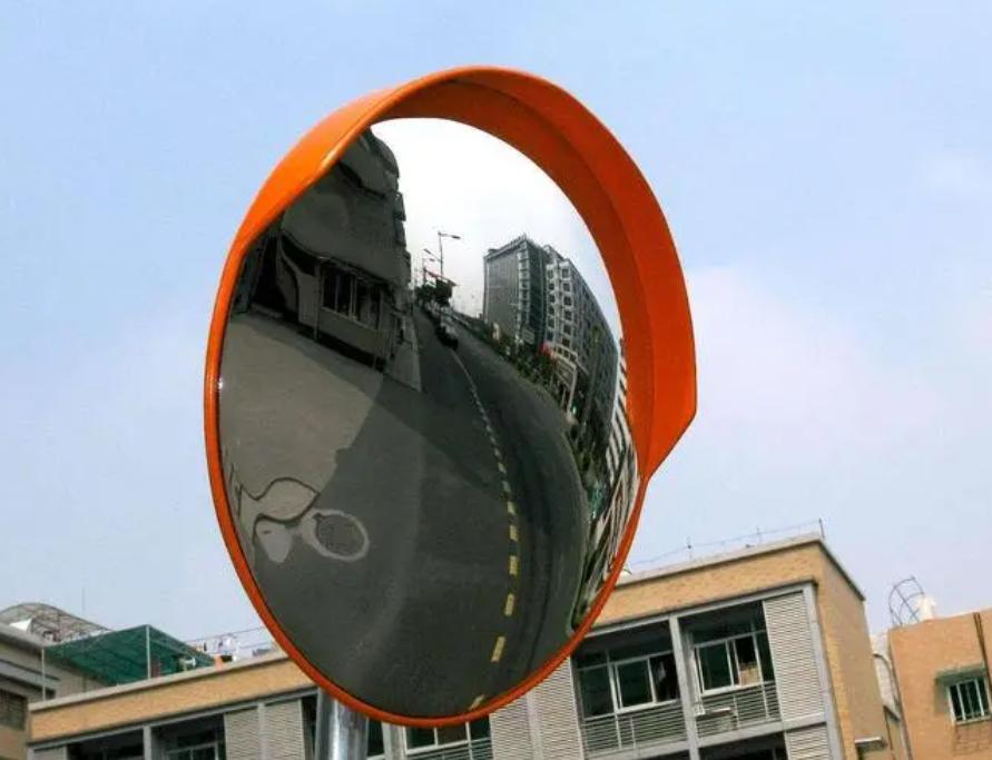 雾天反光镜模糊怎么办,反光镜模糊擦不掉怎么回事