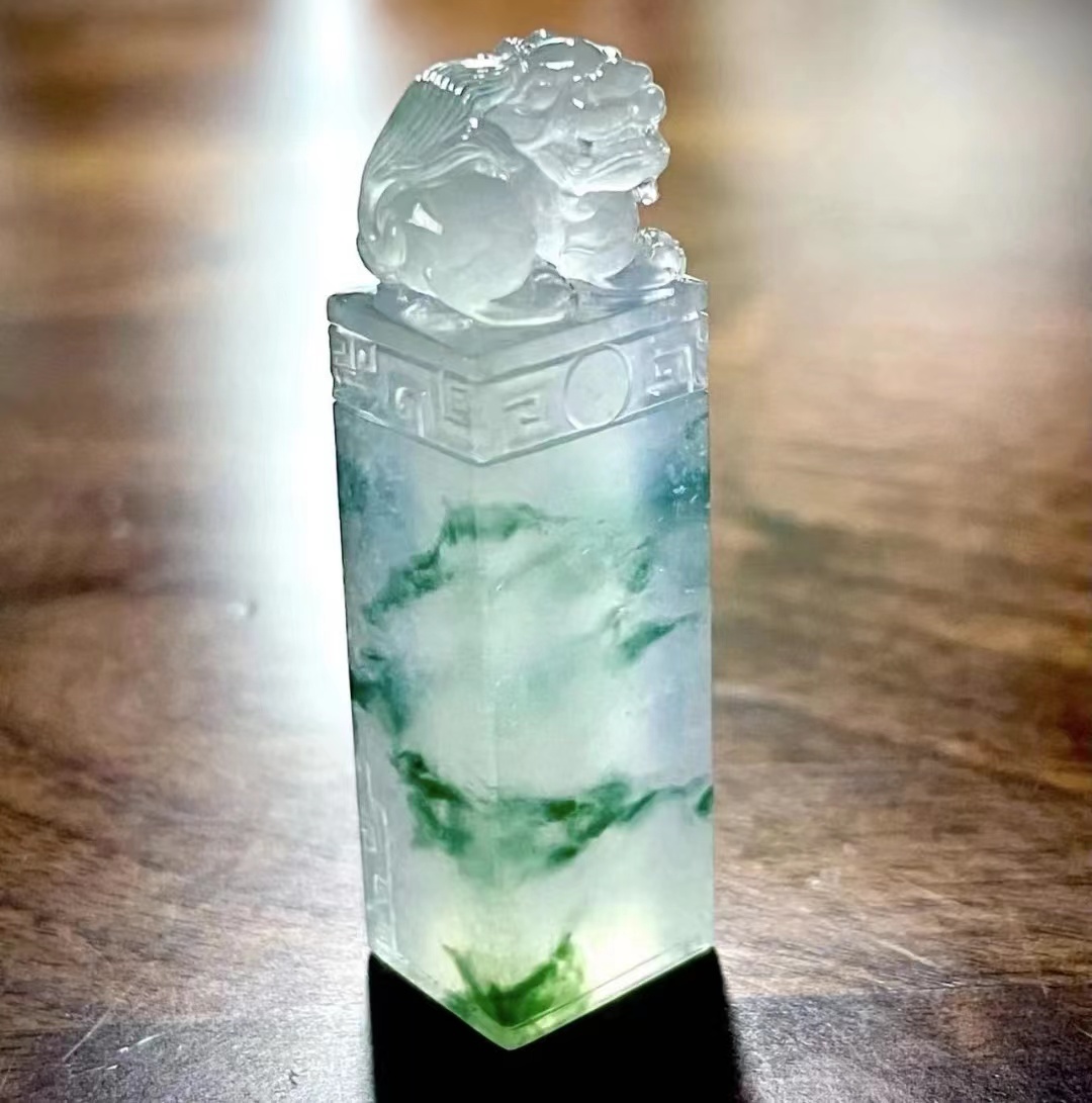 翡翠原石加工定制成品,翡翠原石加工在哪里