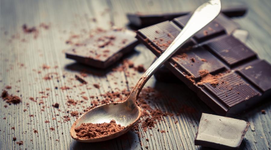 白巧克力和黑巧克力混合一起,孕妇吃白巧克力好还是黑巧克力好