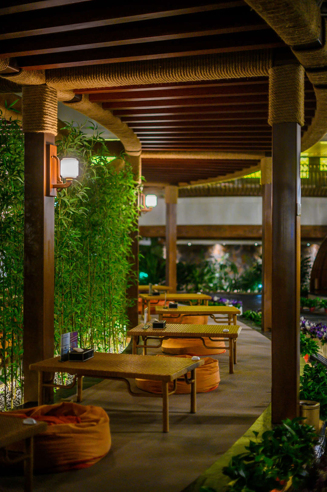 吃喝玩一体的天然温泉酒店,银河天然温泉洗浴和汗蒸