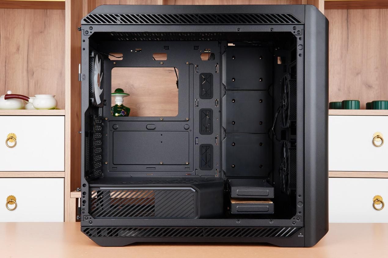 可以装多个硬盘的主机箱,带可插拔硬盘盒的主机