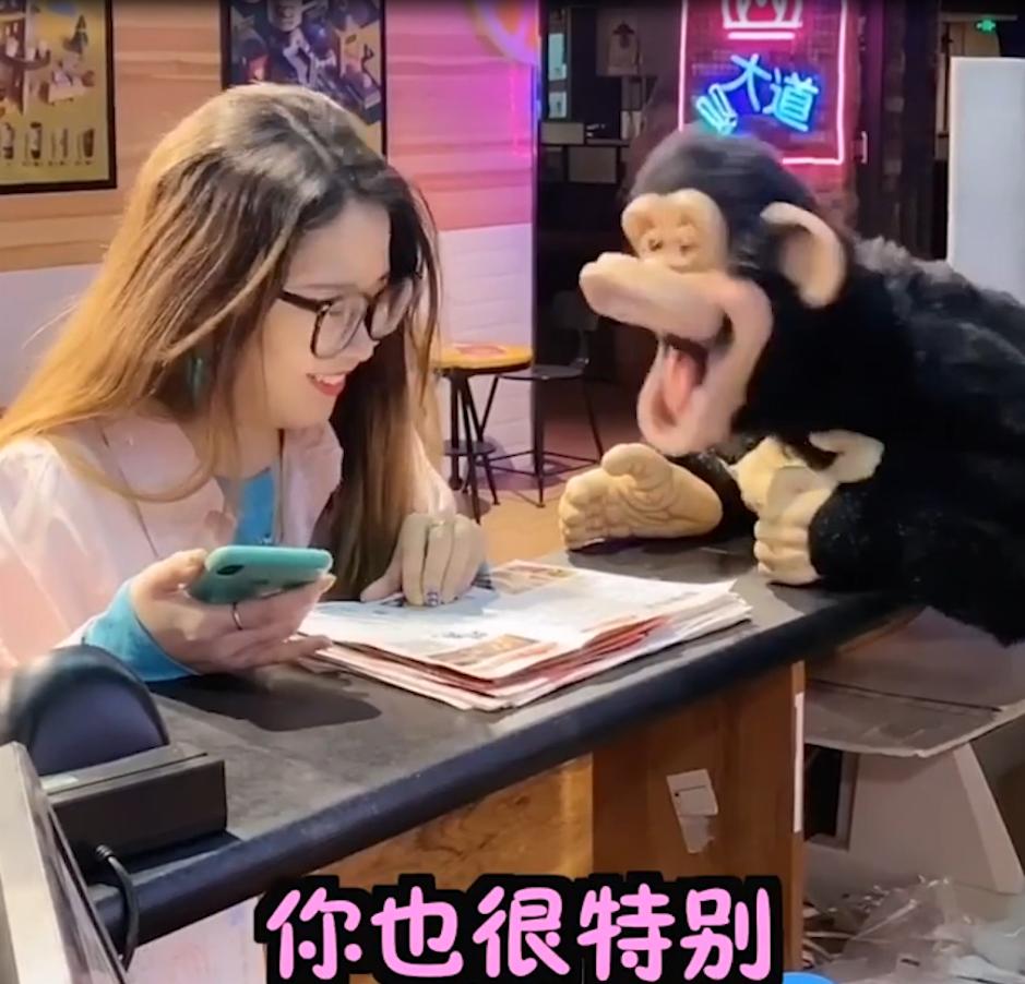 徐小迪：腹语“表白”杨幂，街头上演花式撩妹，有何本事吸粉百万