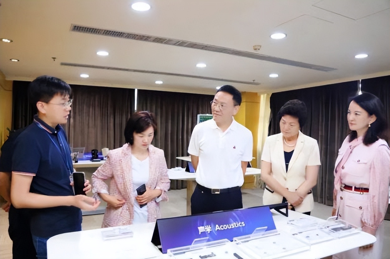 她，从护士到深圳女首富，手握8000项专利，苹果每年上缴100多亿