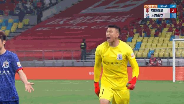上海申花遭遇惨烈首败,马镇挥拳染红,愤怒的武汉三镇暴揍升班马