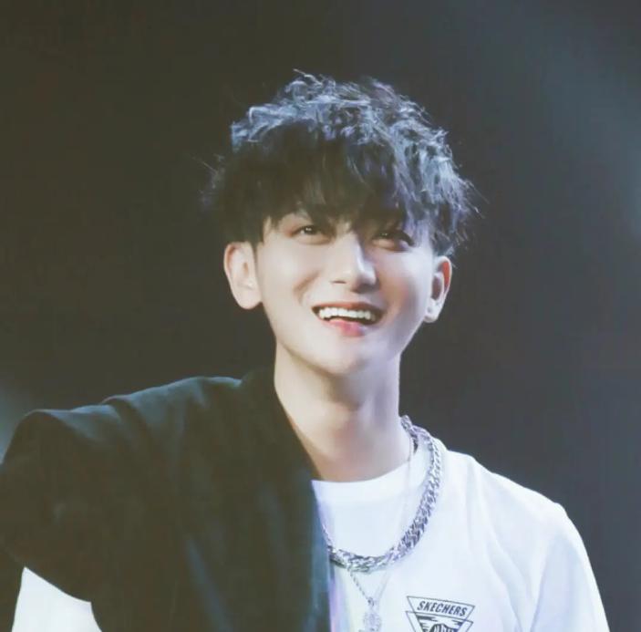 归国四子鹿晗关晓彤,鹿晗带关晓彤录五哈是哪一期