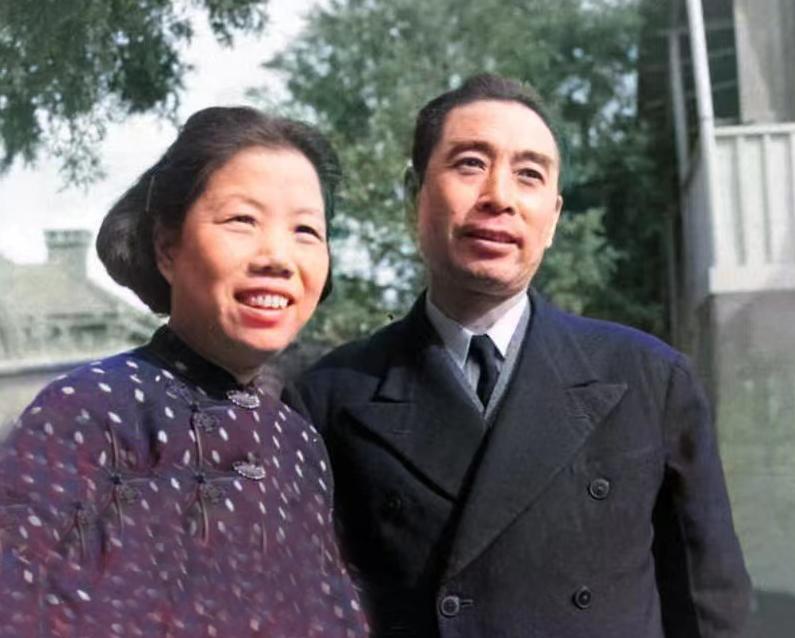 1961年容国团参加世乒赛，贺龙感到很紧张，于是让董必武下去休息