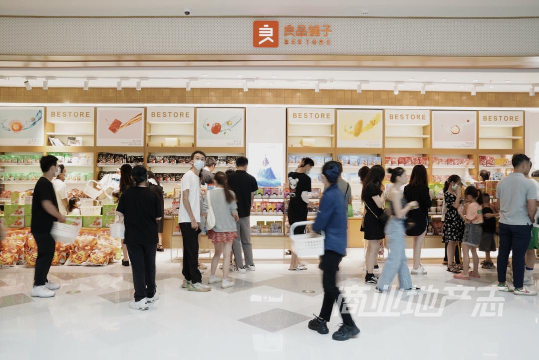 为了提升观察海口万象城的本地化视角,我在海口住了一整周