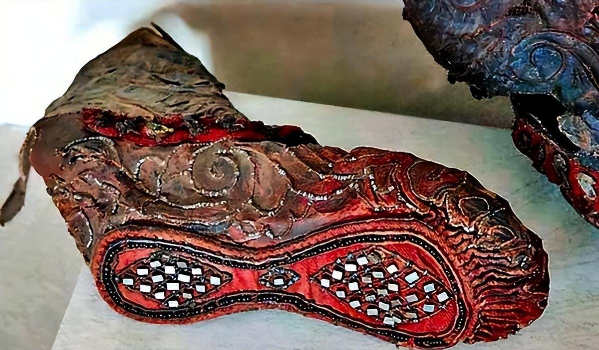 日军日记：*安妇慰**不服从管教，我很愤怒，用*刀刺**插入她的*体下**