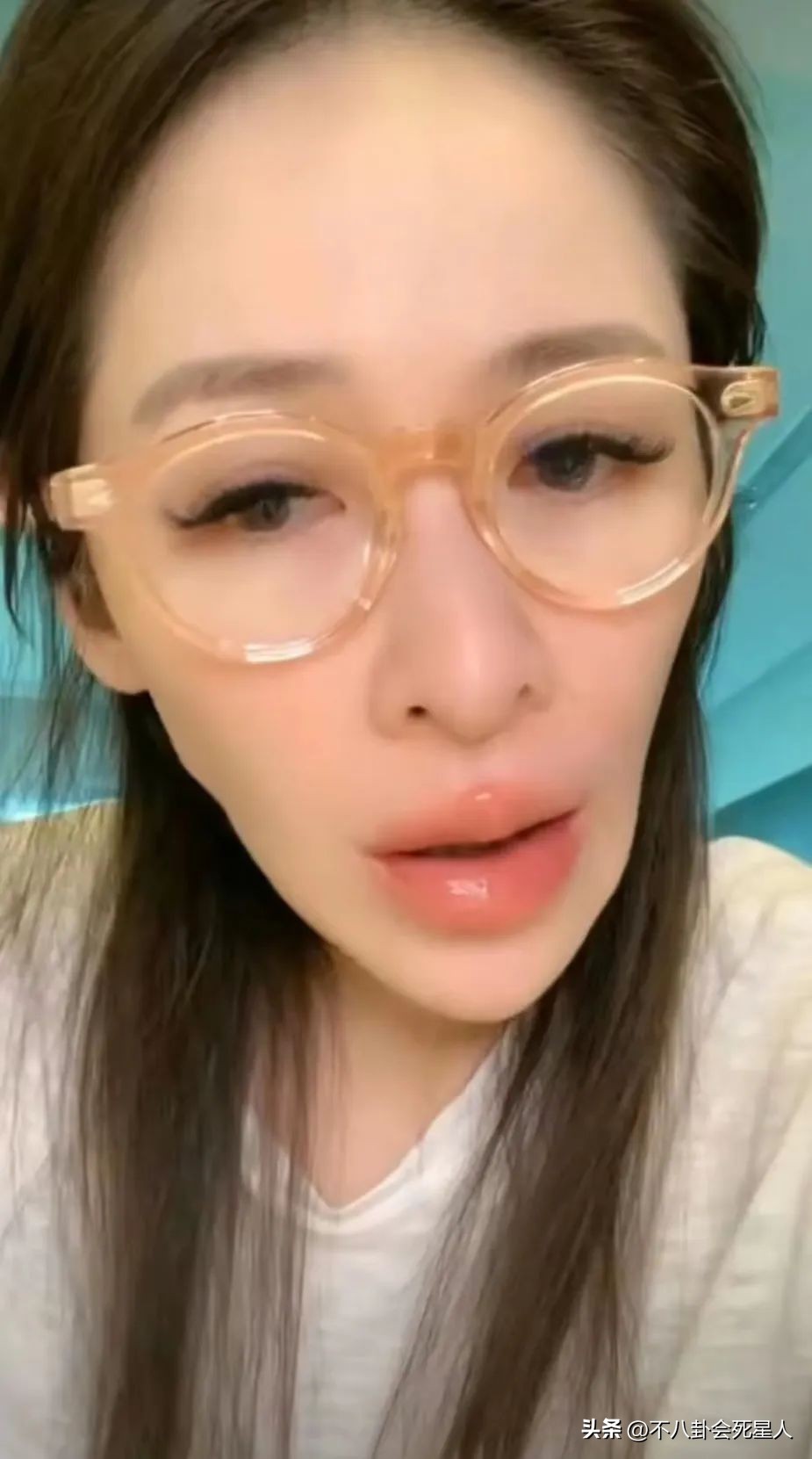 萧亚轩现在是什么脸型,40岁萧亚轩素颜出镜被嘲老气