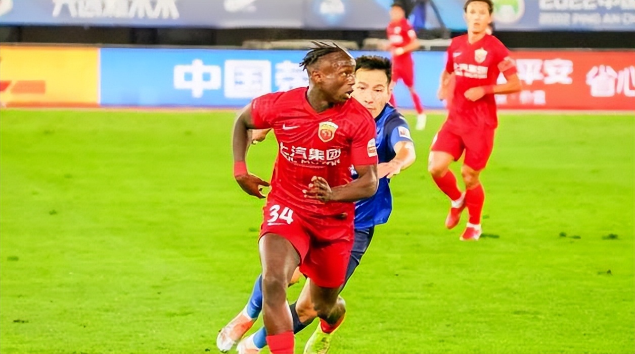 大牌中锋或将登陆上海足坛！新东家已浮出水面，曾效力欧冠豪门