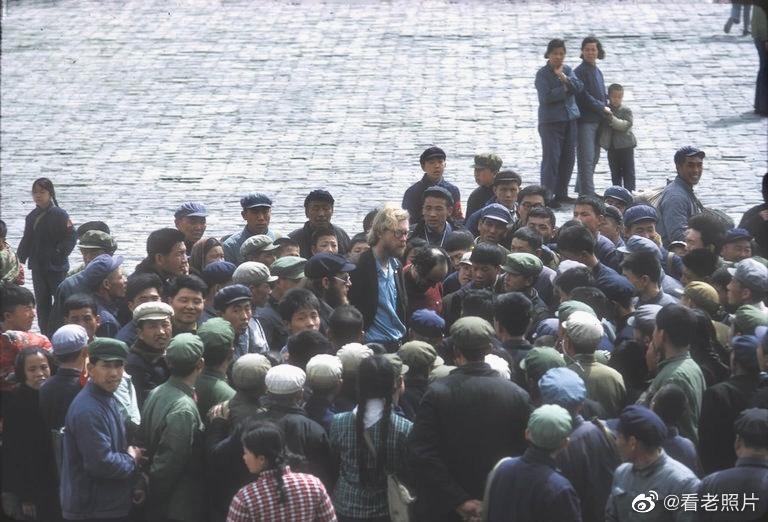 侵华日军残酷*行暴**,女子为活命脱下衣服让日本人拍摄,*辱侮**至死