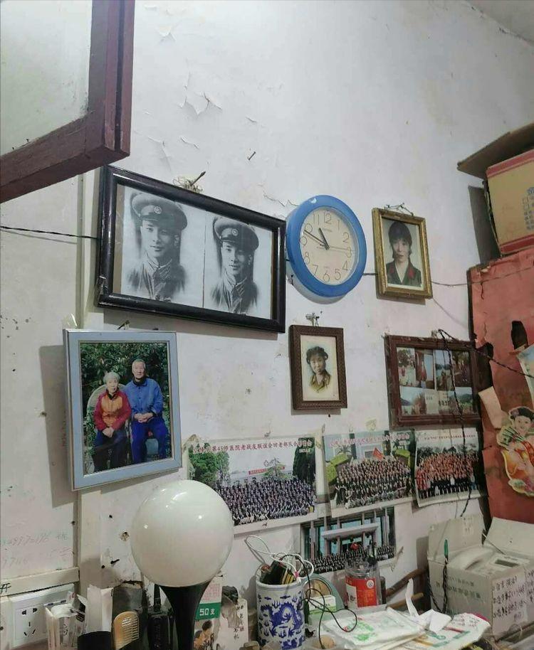 身穿15元鞋子老人向社会捐款1000万,老人穿15元鞋给家乡捐款1000万