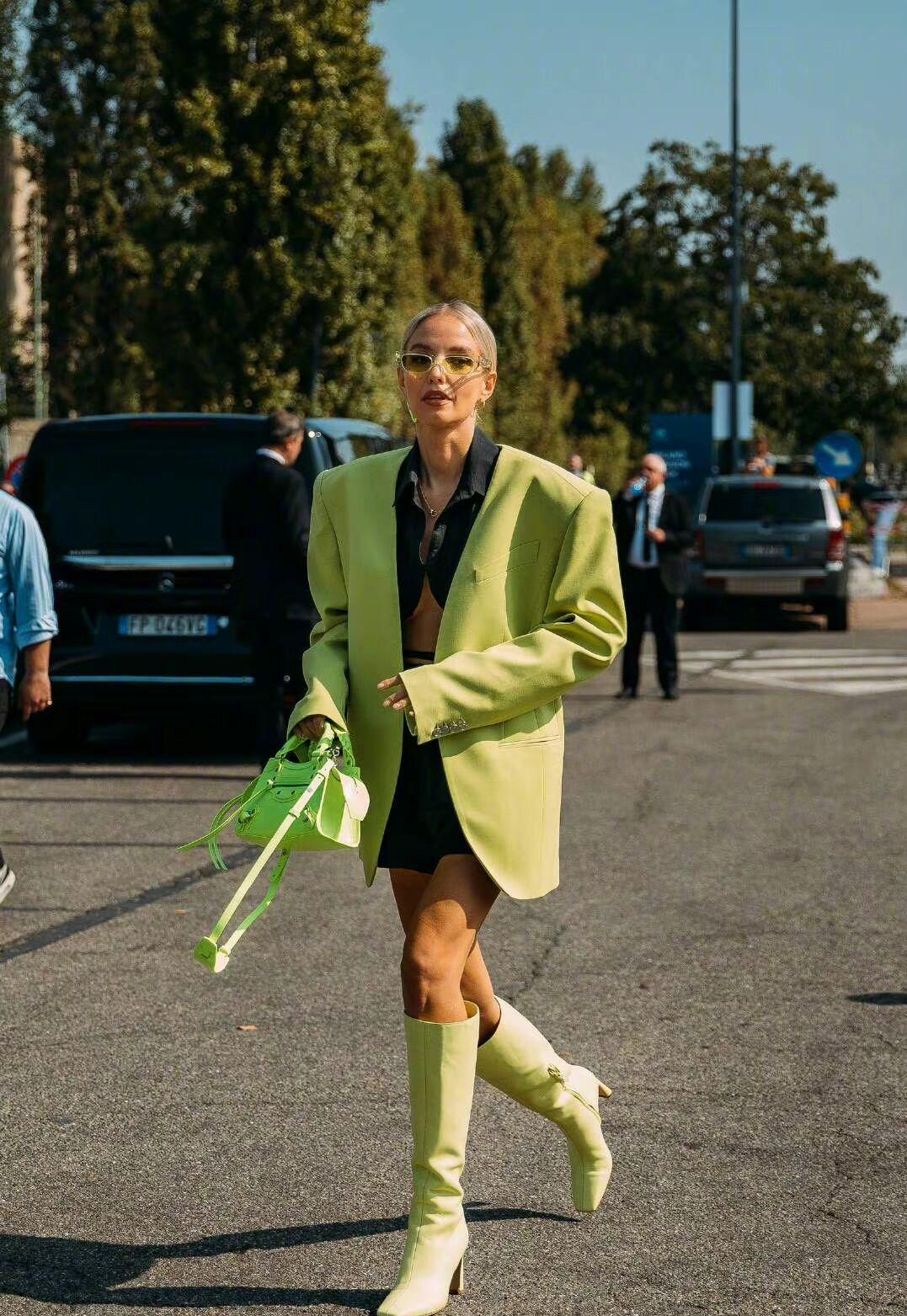 时尚人士必备的秋冬战靴,尖头靴子是秋季时尚圈的必备战靴