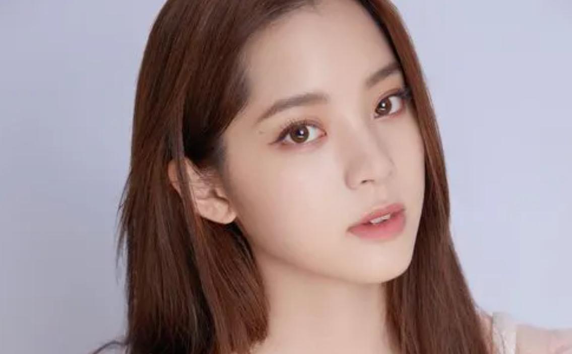 娱乐圈塌鼻子宽鼻翼好看的女明星,塌鼻子也能美出圈