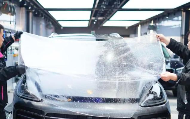 贴完膜里面的小水泡会消失吗,汽车刚贴完膜里面有水泡怎么办