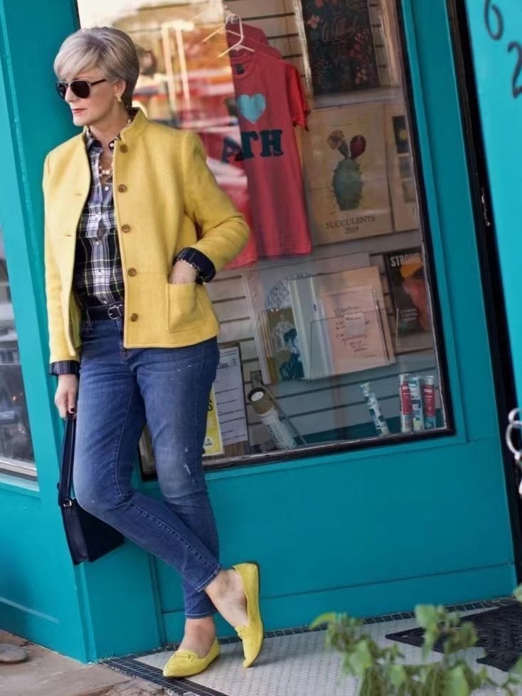 适合中老年人的时尚穿搭,中老年妇女怎么穿搭才好看年轻