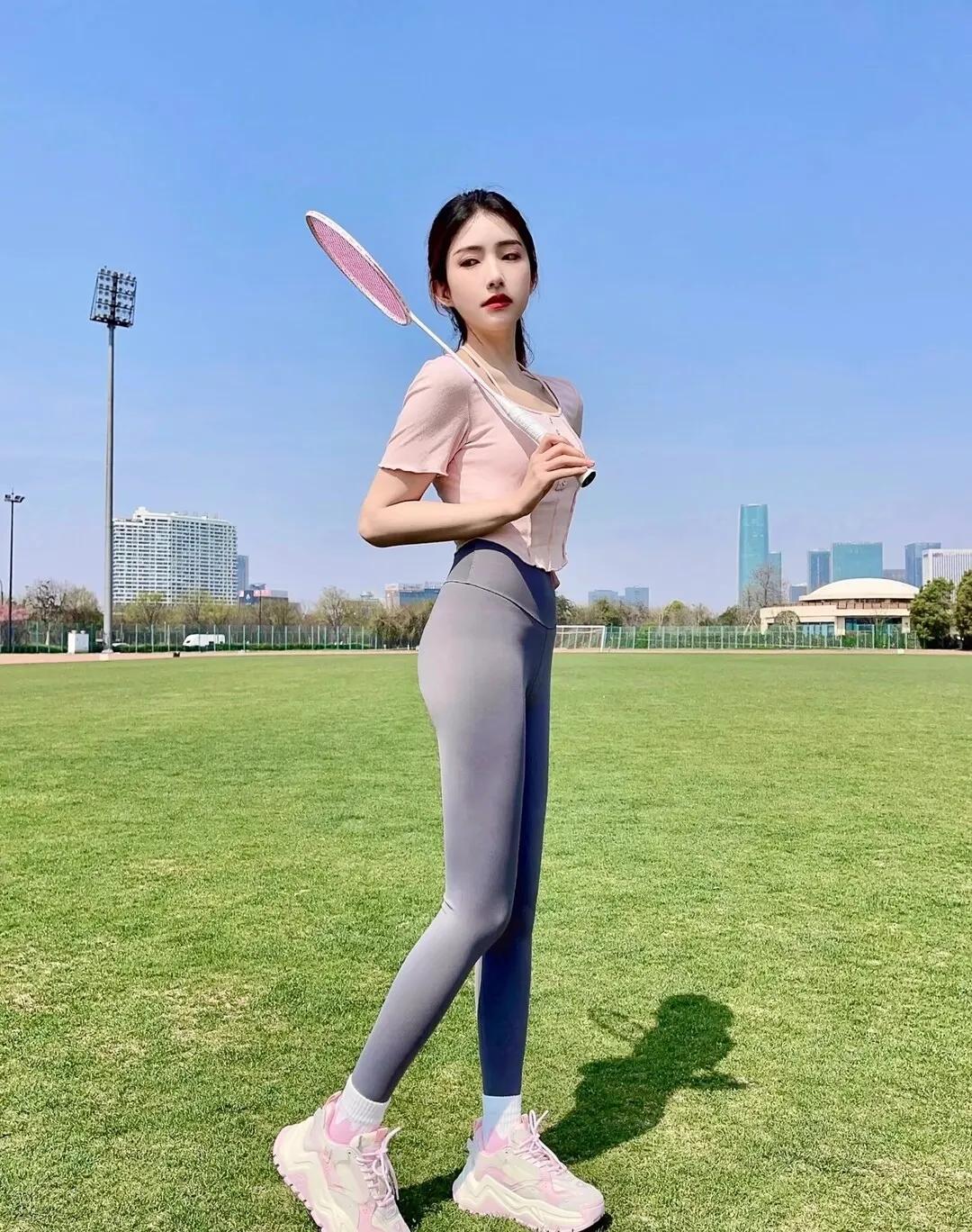 瑜伽服美女跳舞直播,瑜伽服美女最火视频