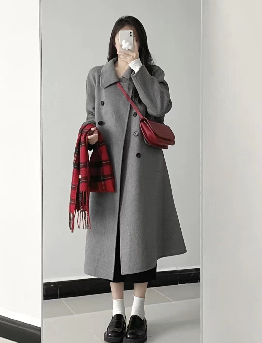 法式蝴蝶结上衣红色,红色搭配深杏色好看吗