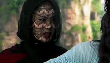 木婉清摘面纱,木婉清面纱被吹落的画面